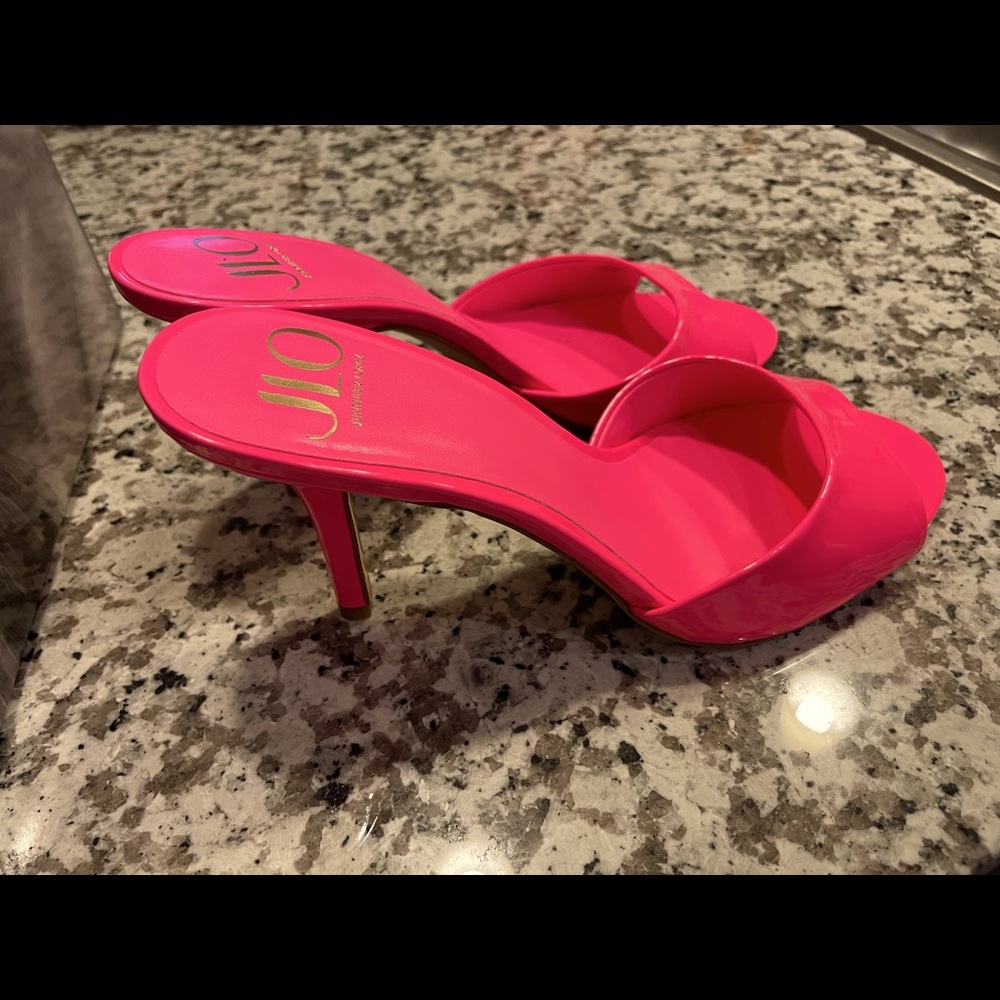 JLo pink Lukita sandals, size 8, never worn